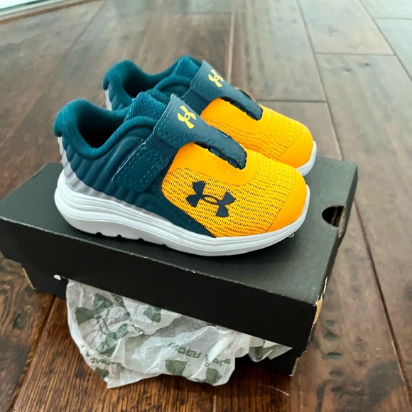 Under Armour - 5T - Picture 1 of 1